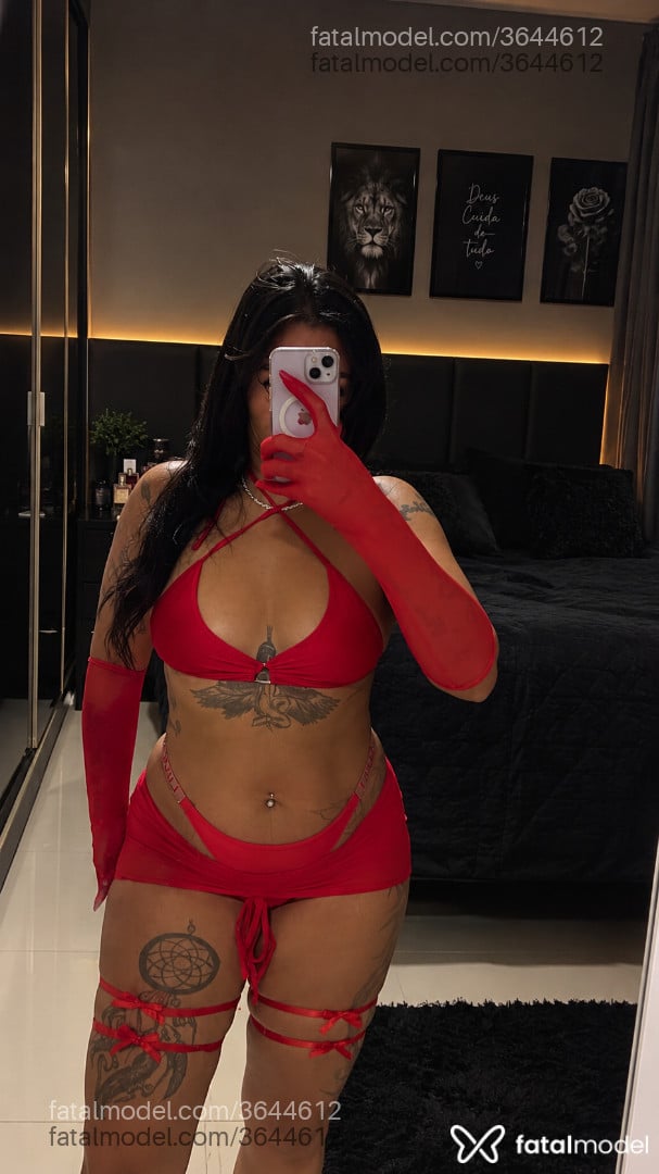 Acompanhante mulher morena (o) de olhos castanhos - Débora