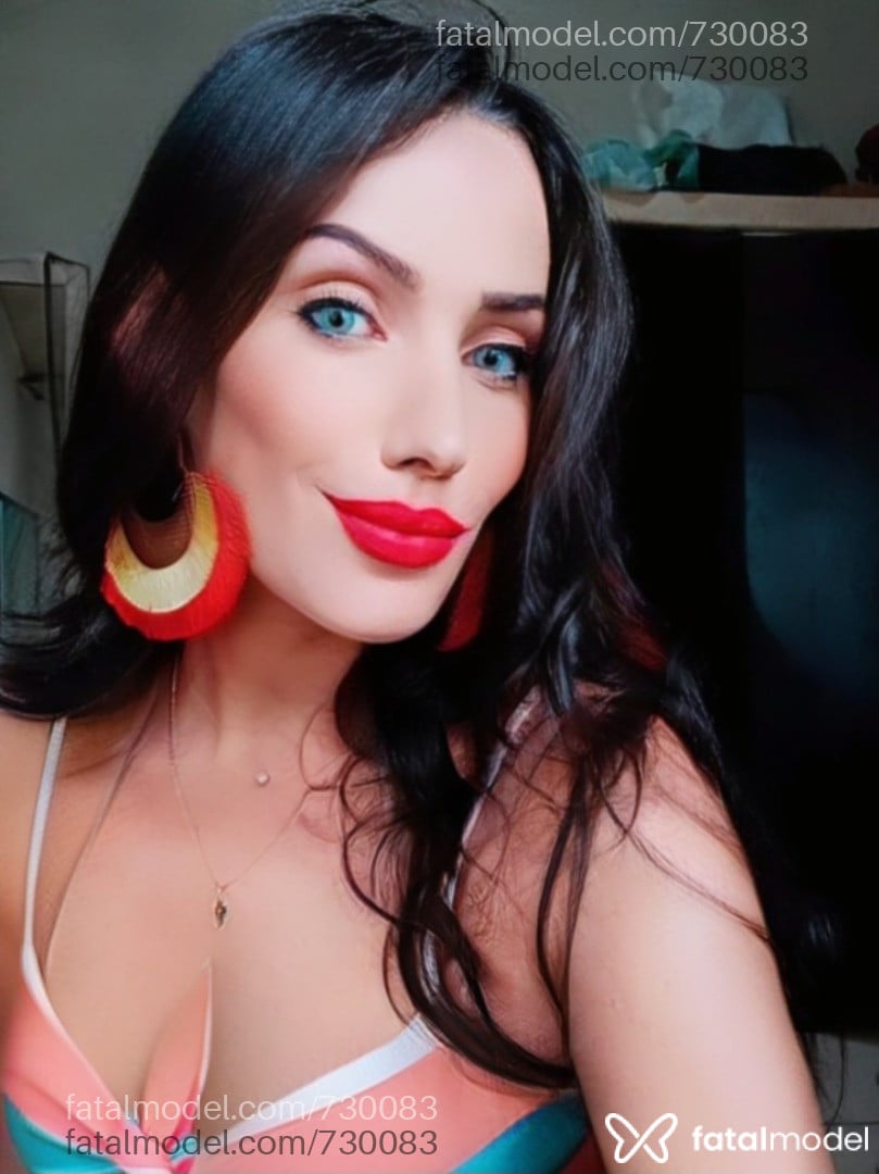 Acompanhante mulher trans morena (o) de olhos castanhos - Megan