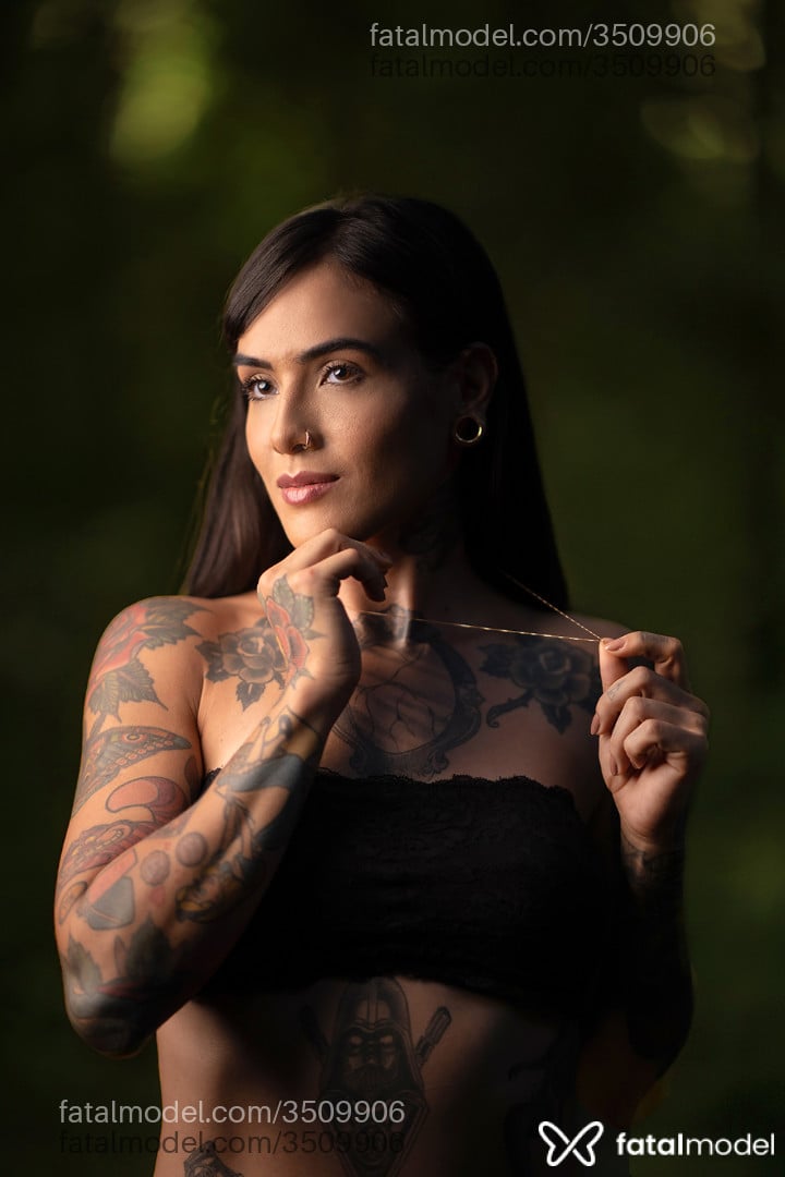 Acompanhante mulher morena (o) de olhos castanhos - Alissa