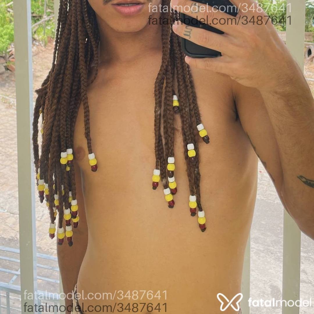Acompanhante homem com cabelo castanho de olhos castanhos - Cris