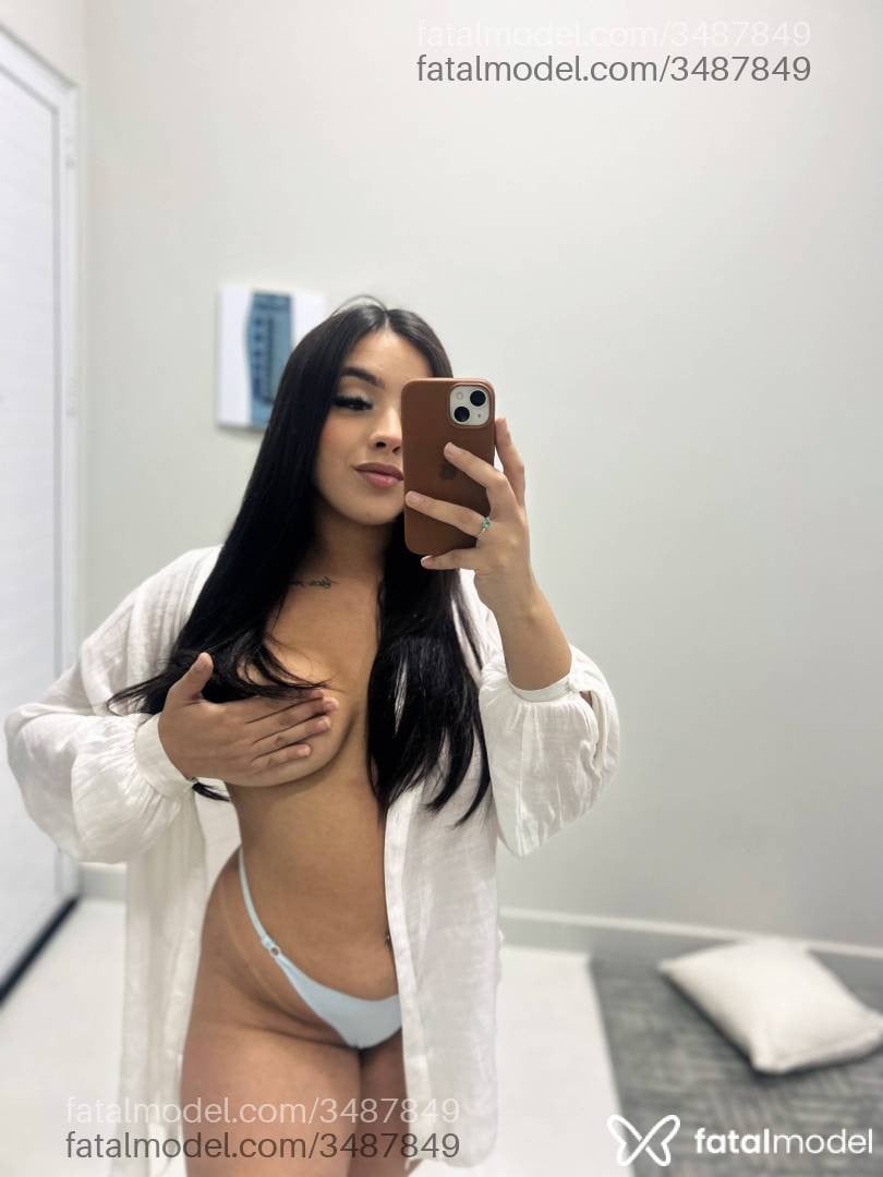 Acompanhante mulher com cabelo castanho de olhos castanhos - Júlia