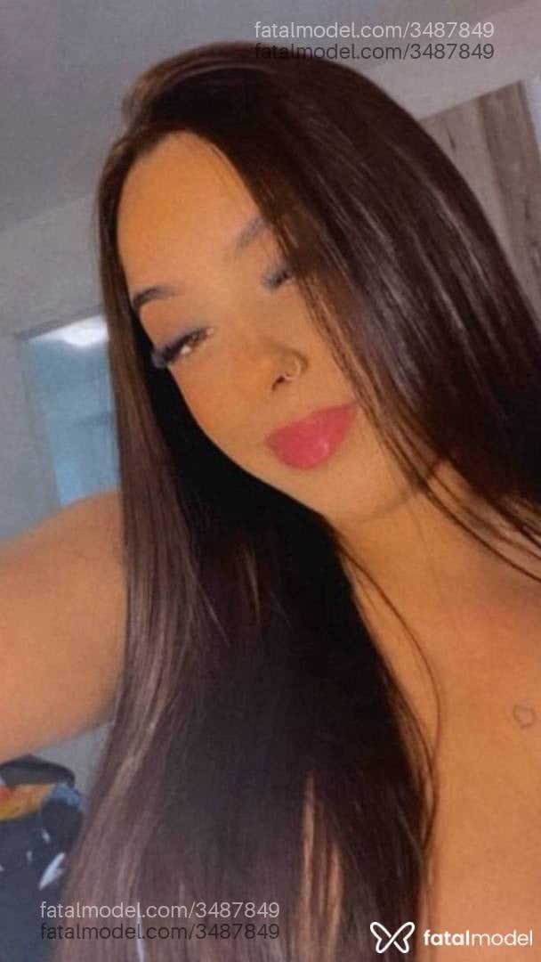 Acompanhante mulher com cabelo castanho de olhos castanhos - Júlia