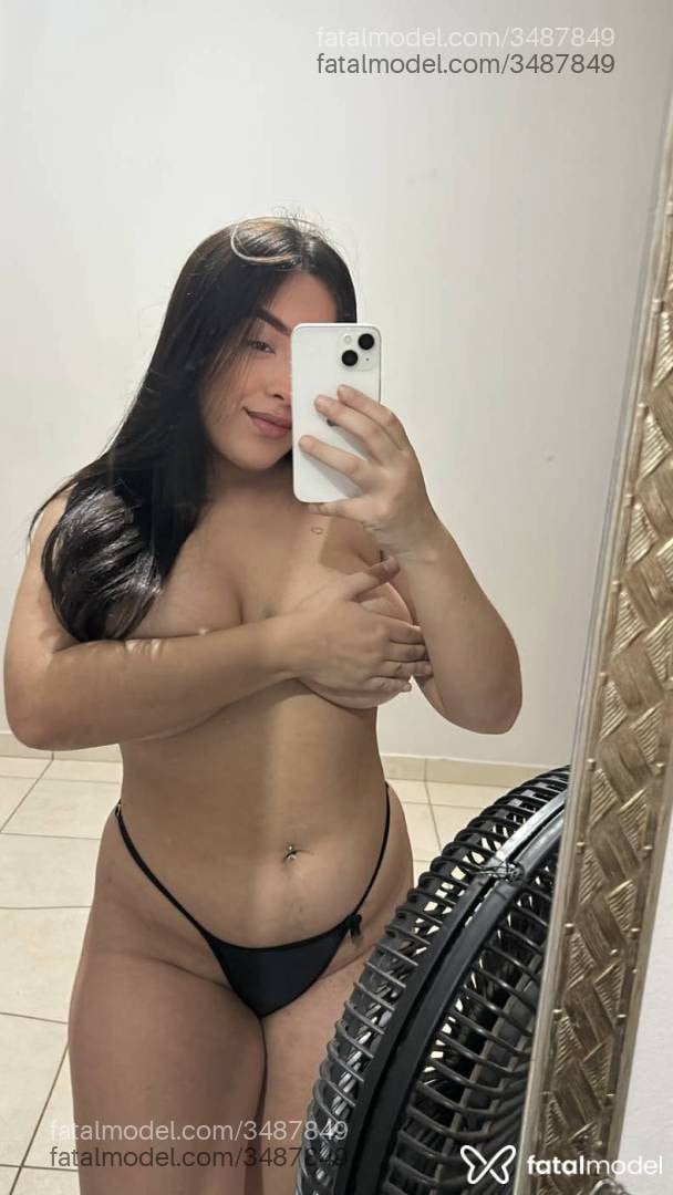Acompanhante mulher com cabelo castanho de olhos castanhos - Júlia