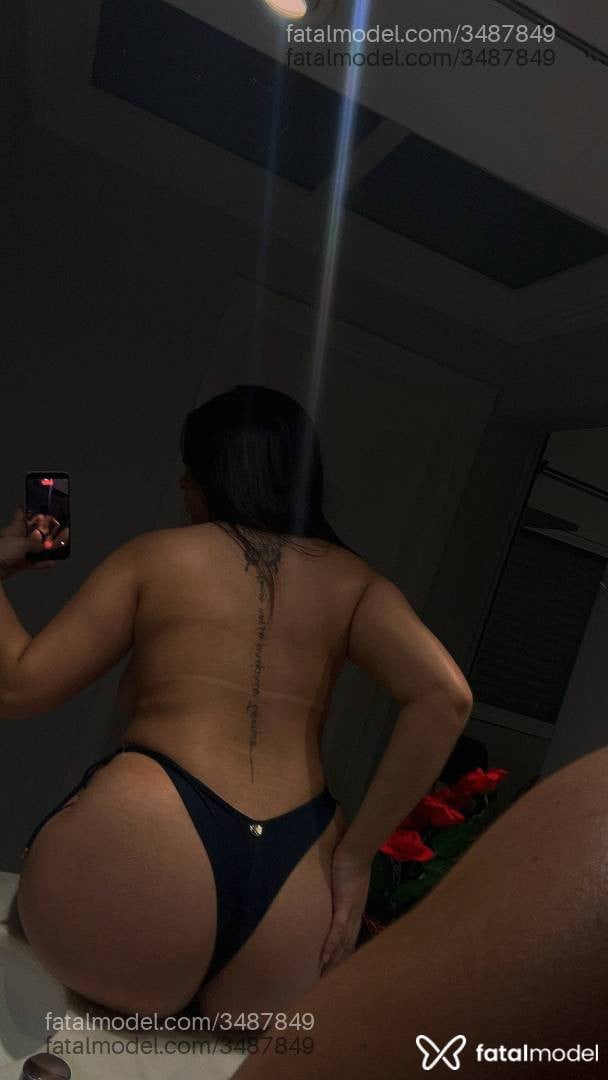 Acompanhante mulher com cabelo castanho de olhos castanhos - Júlia
