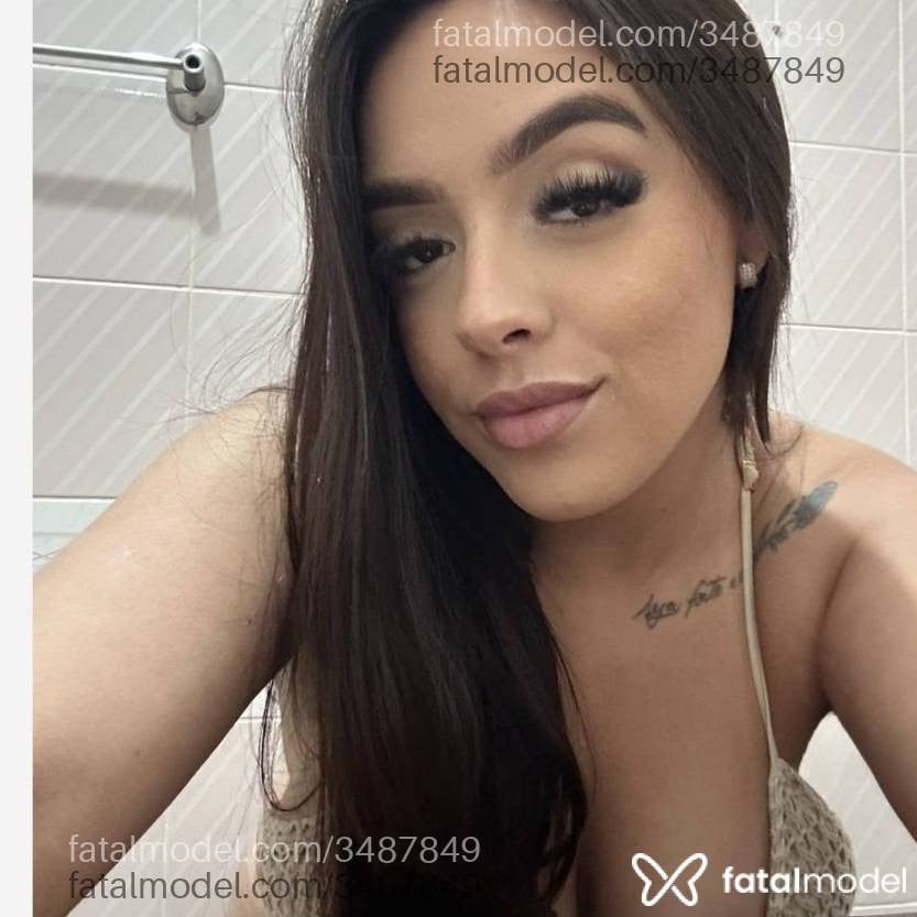 Acompanhante mulher com cabelo castanho de olhos castanhos - Júlia