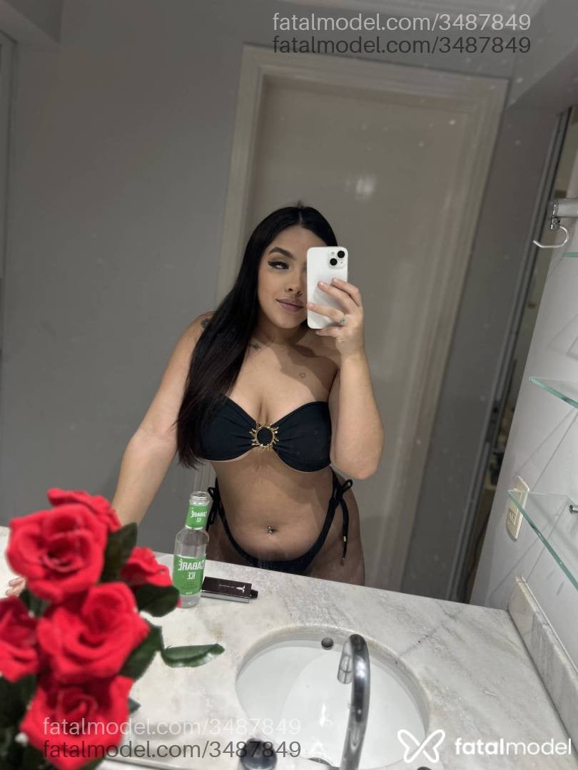 Acompanhante mulher com cabelo castanho de olhos castanhos - Júlia