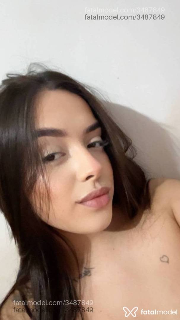 Acompanhante mulher com cabelo castanho de olhos castanhos - Júlia