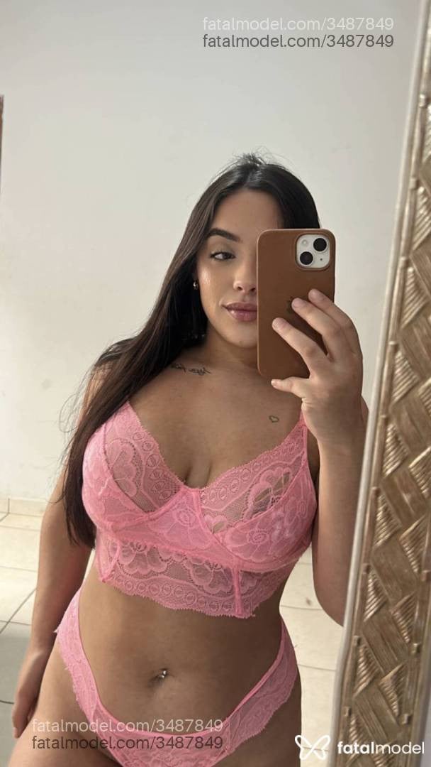 Acompanhante mulher com cabelo castanho de olhos castanhos - Júlia