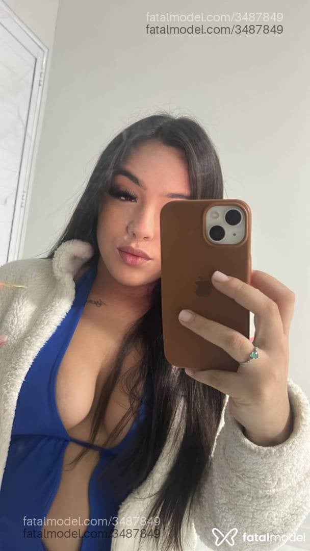 Acompanhante mulher com cabelo castanho de olhos castanhos - Júlia