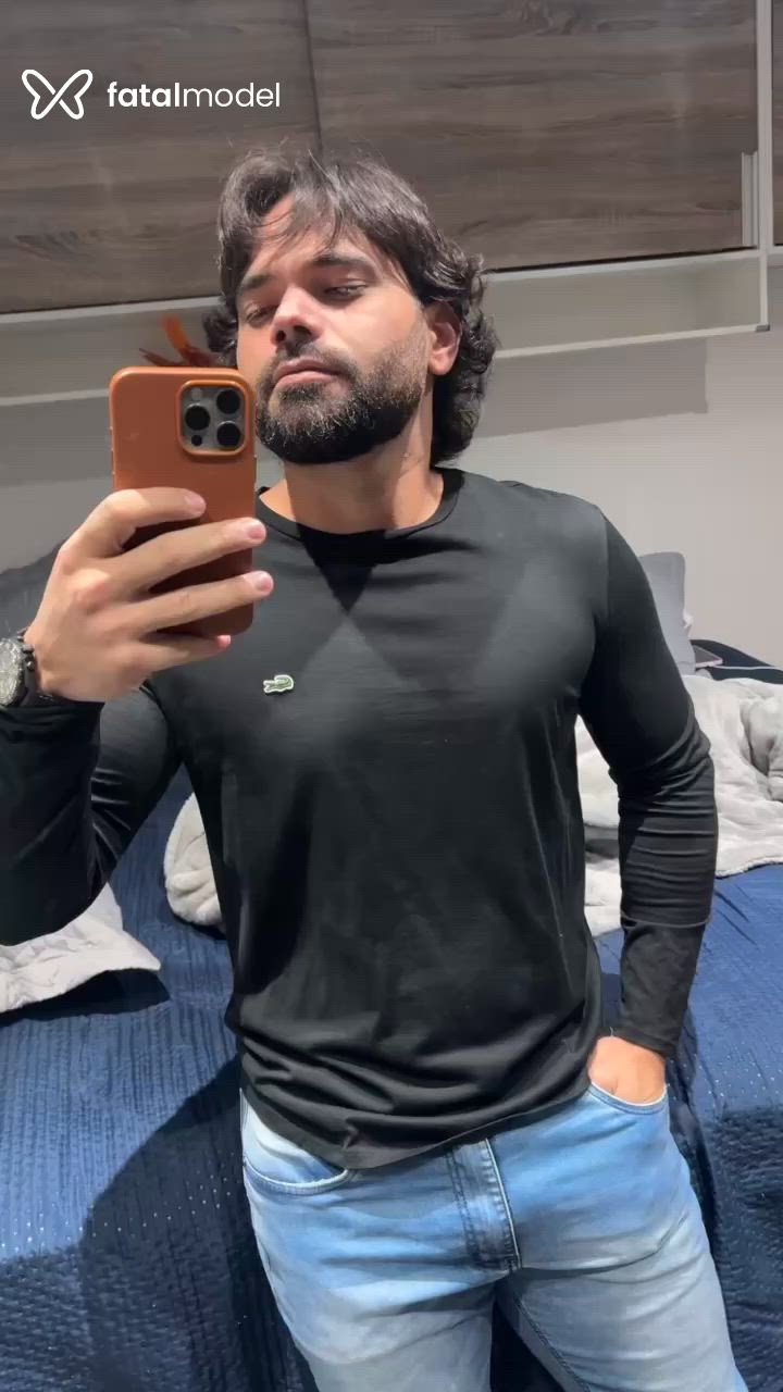 Acompanhante homem com cabelo castanho de olhos castanhos - Alexandre