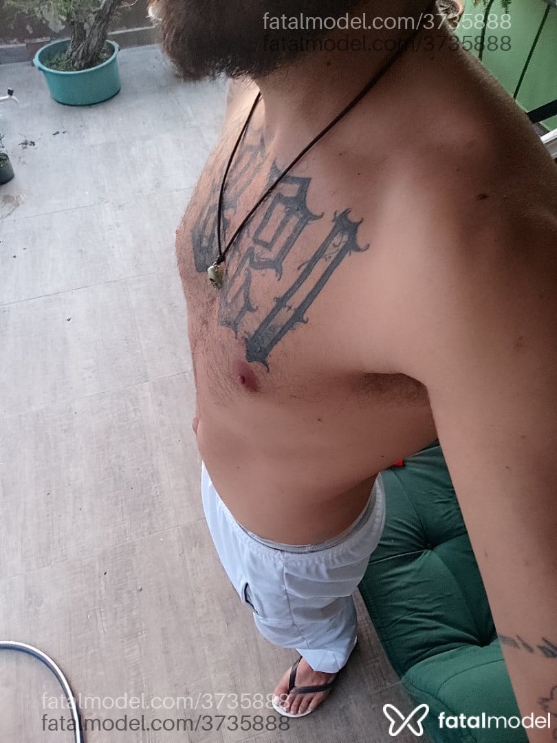 Acompanhante homem sem cabelo de olhos castanhos - Felipe
