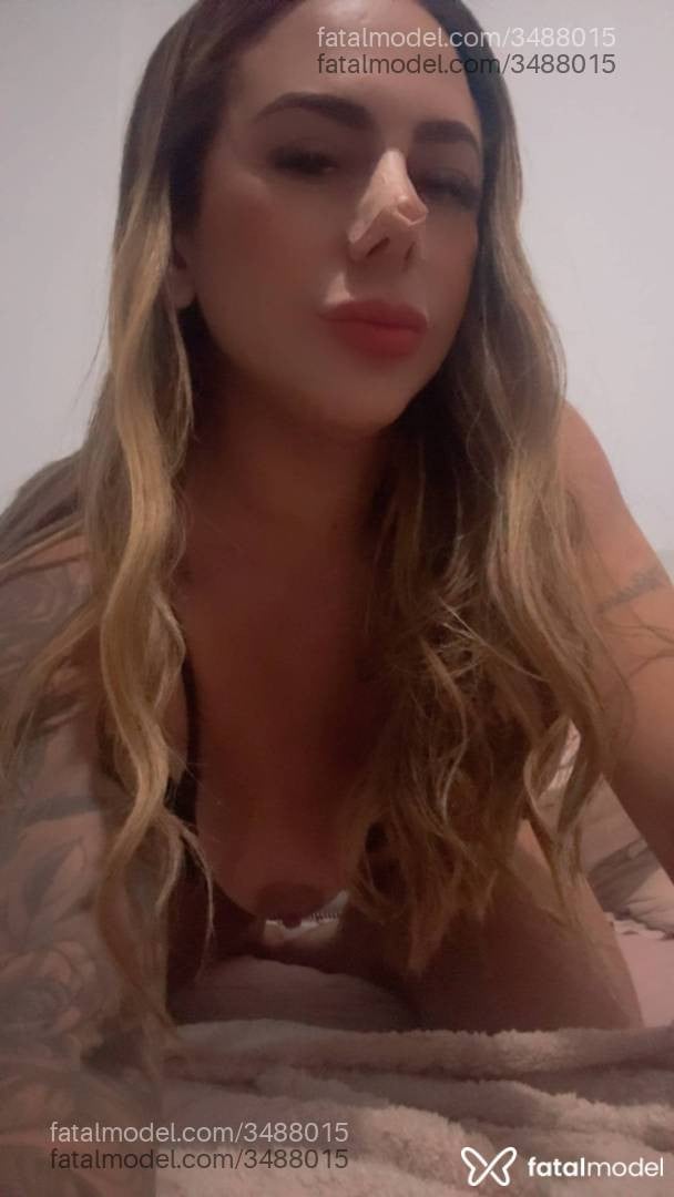 Acompanhante mulher loira (o) de olhos castanhos - Alice