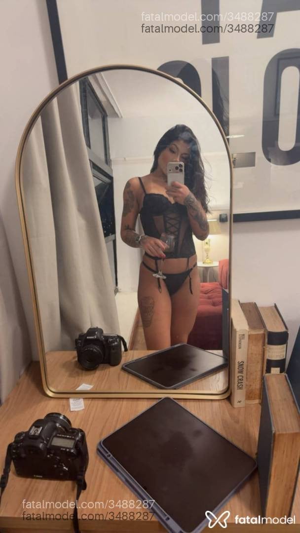 Acompanhante mulher com cabelo castanho de olhos castanhos - Mel Gaucha
