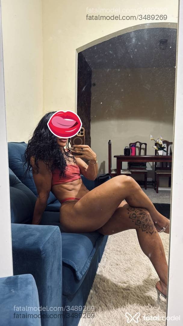 Acompanhante mulher morena (o) de olhos pretos - Aline