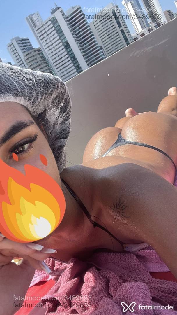 Acompanhante mulher com cabelo castanho de olhos pretos - Beatriz