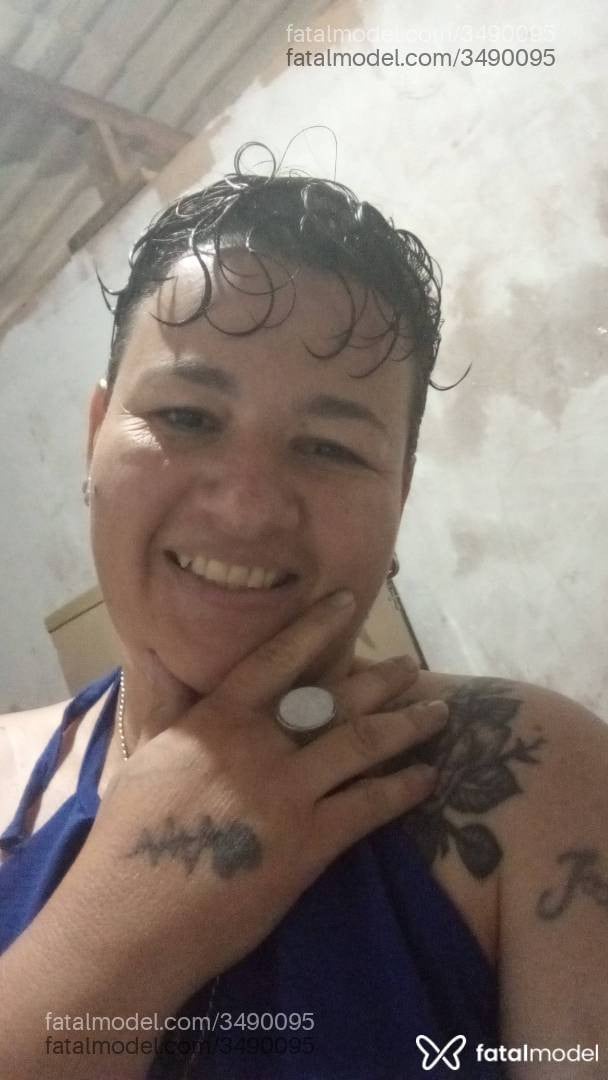 Acompanhante mulher com cabelo castanho de olhos pretos - Claudia Caroline