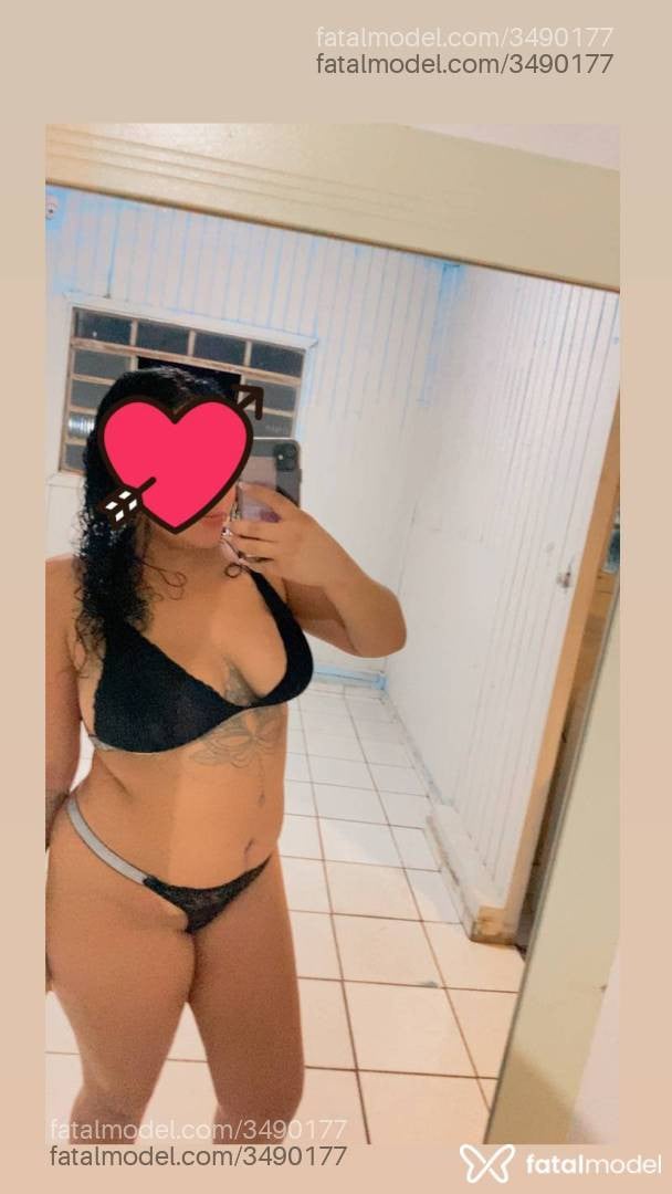 Acompanhante mulher com cabelo castanho de olhos mel - Roberta