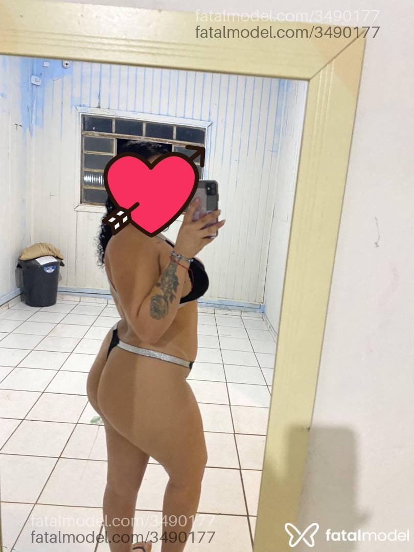 Acompanhante mulher com cabelo castanho de olhos mel - Roberta
