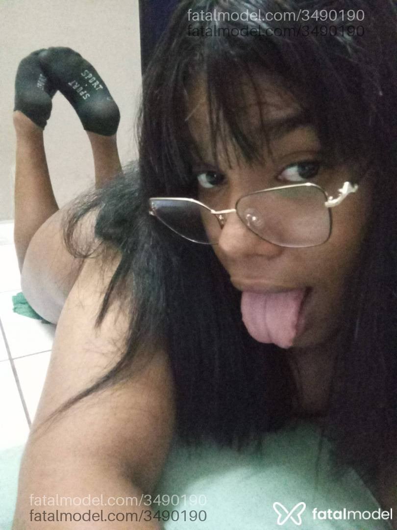 Acompanhante mulher trans morena (o) de olhos pretos - Lavigner