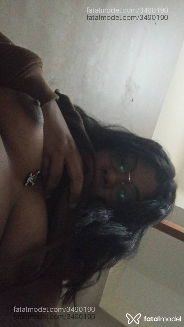 Acompanhante mulher trans morena (o) de olhos pretos - Lavigner