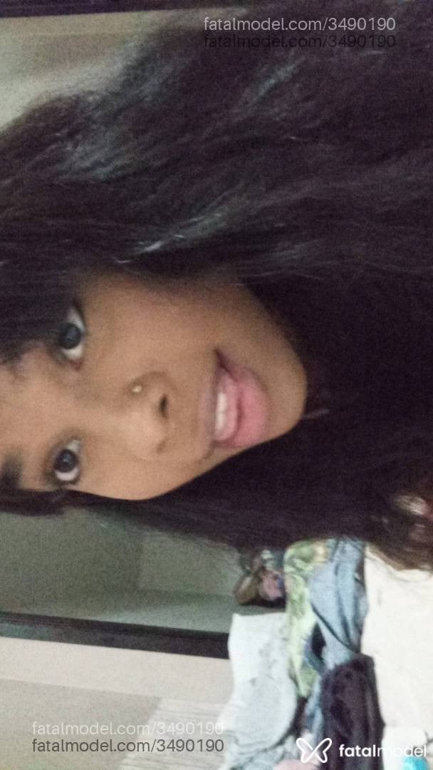 Acompanhante mulher trans morena (o) de olhos pretos - Shay
