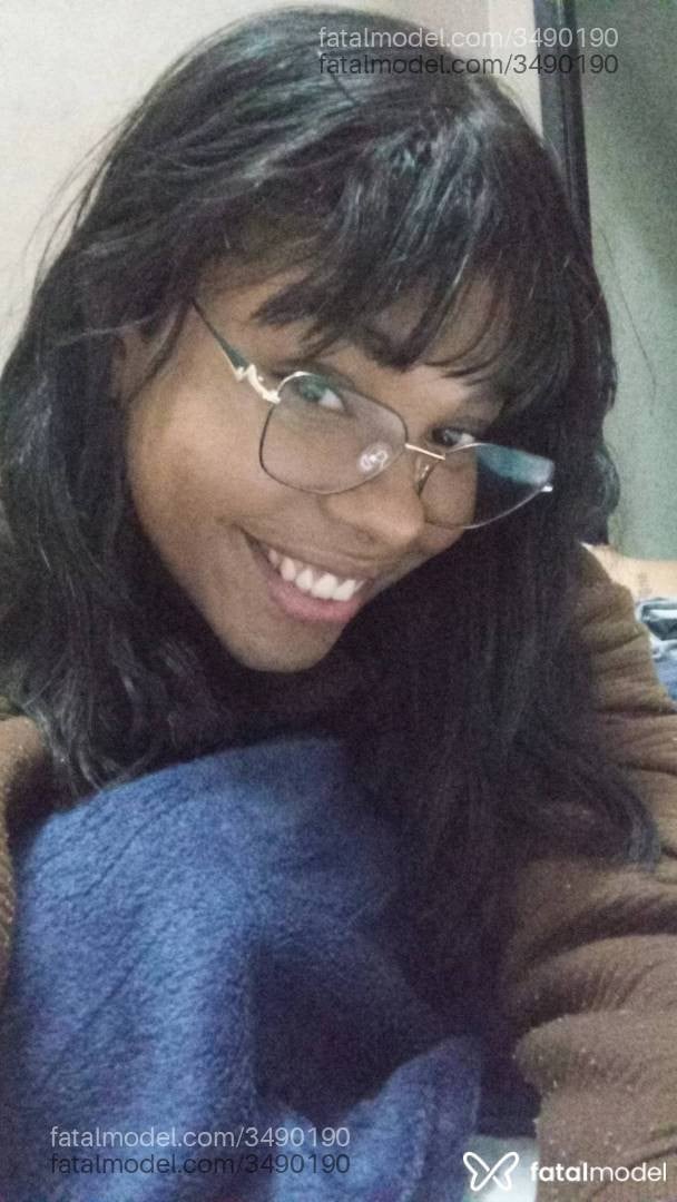 Acompanhante mulher trans morena (o) de olhos pretos - Shay