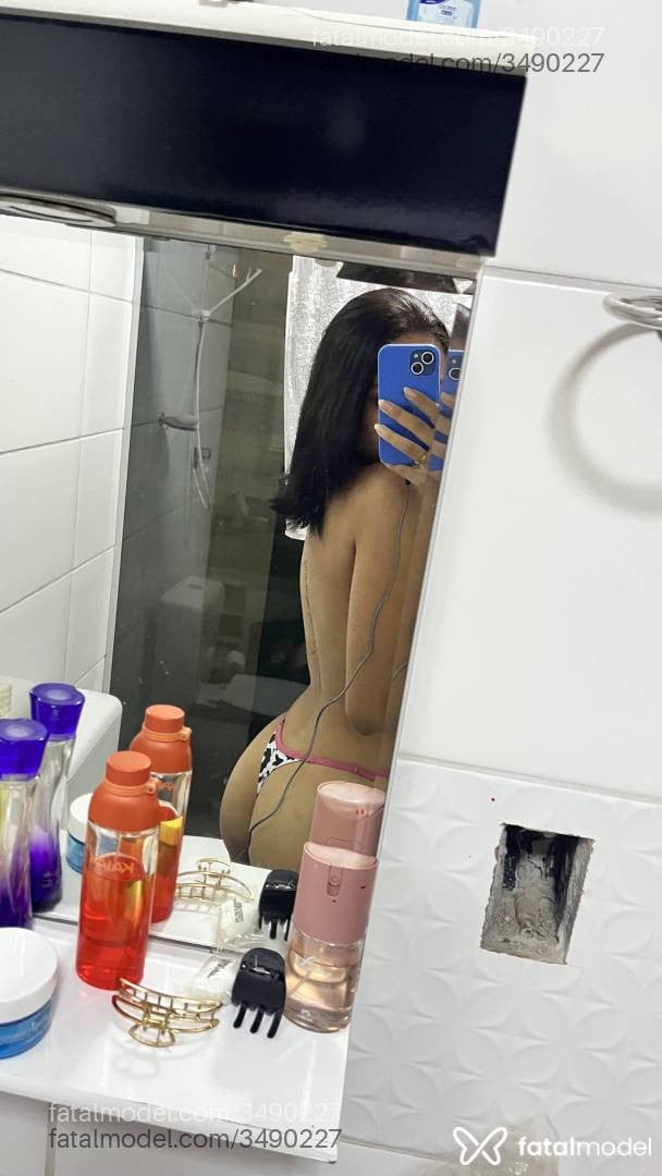 Acompanhante mulher com cabelo castanho de olhos castanhos - Maira Acompanhante mulher com cabelo castanho de olhos castanhos - Maira