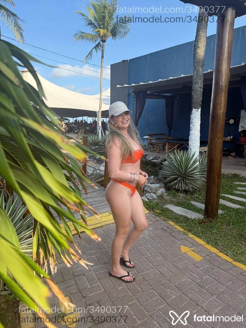 Acompanhante mulher loira (o) de olhos mel - Pamela Brandão