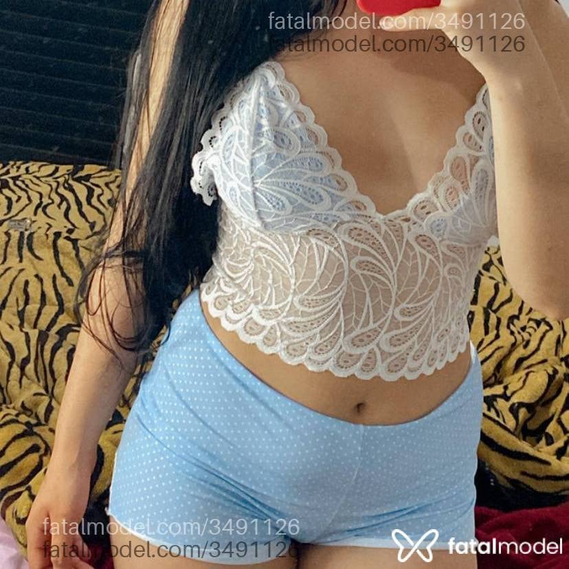 Acompanhante mulher com cabelo castanho de olhos verdes - Bruninha