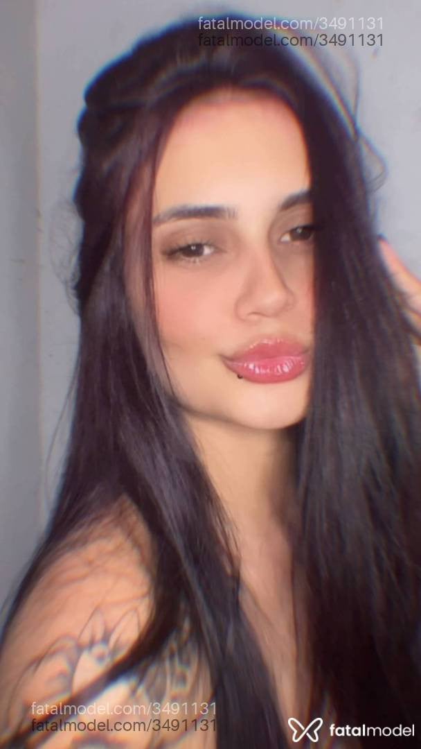 Acompanhante mulher ruiva (o) de olhos castanhos - Penélope
