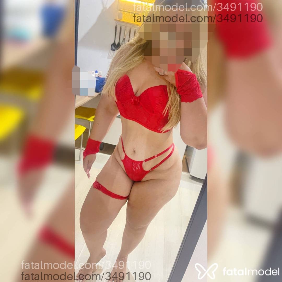 Acompanhante mulher loira (o) de olhos castanhos - Erika