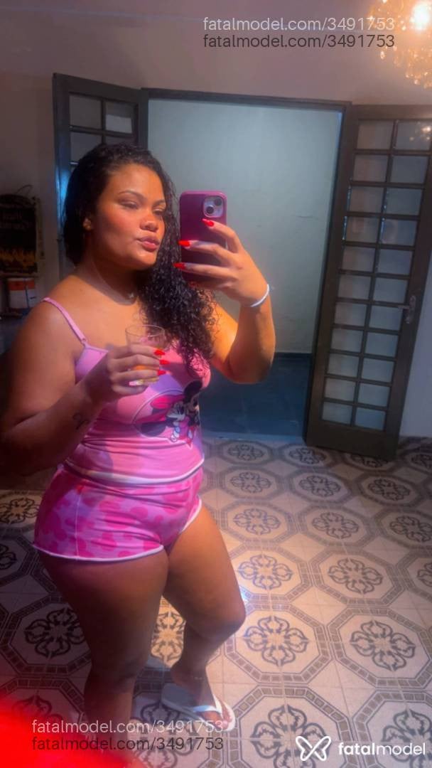 Acompanhante mulher morena (o) de olhos pretos - Nicolly