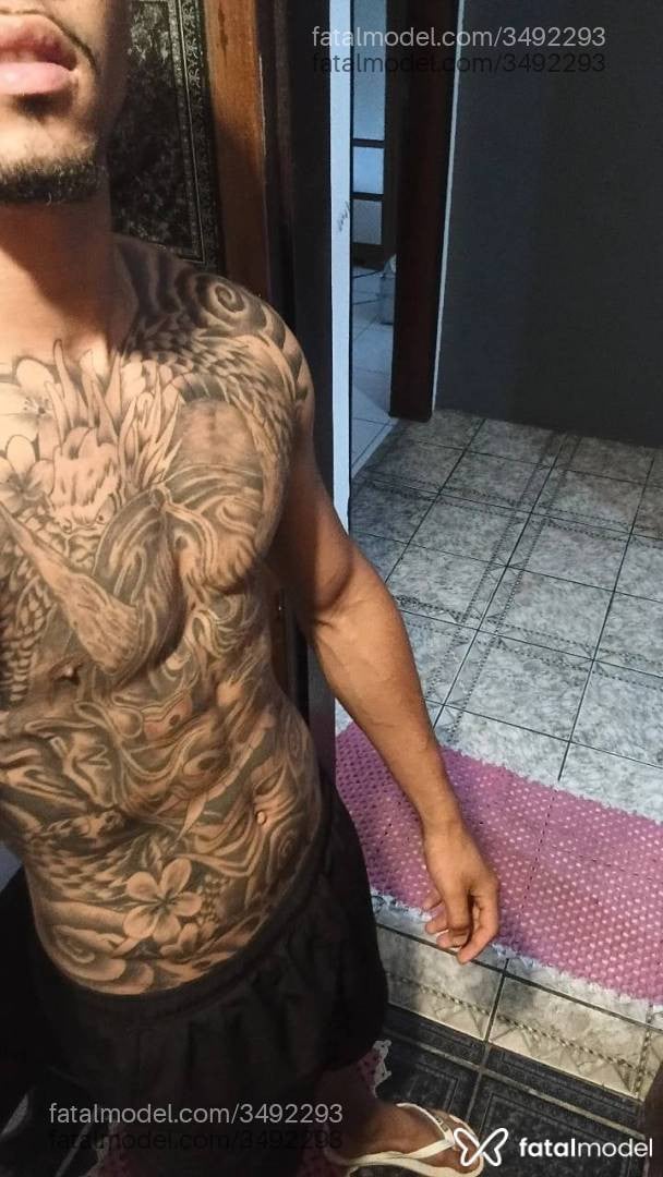 Acompanhante homem morena (o) de olhos castanhos - Marco