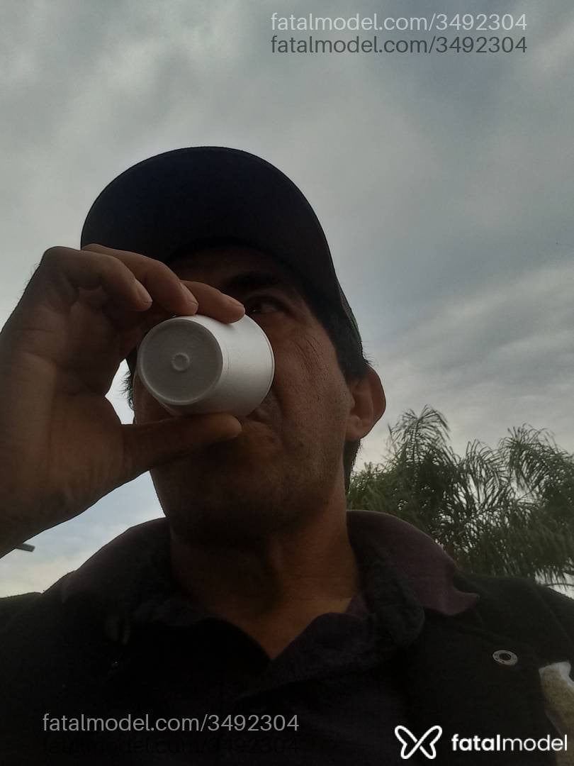 Acompanhante homem com cabelo castanho de olhos pretos - Cristiam