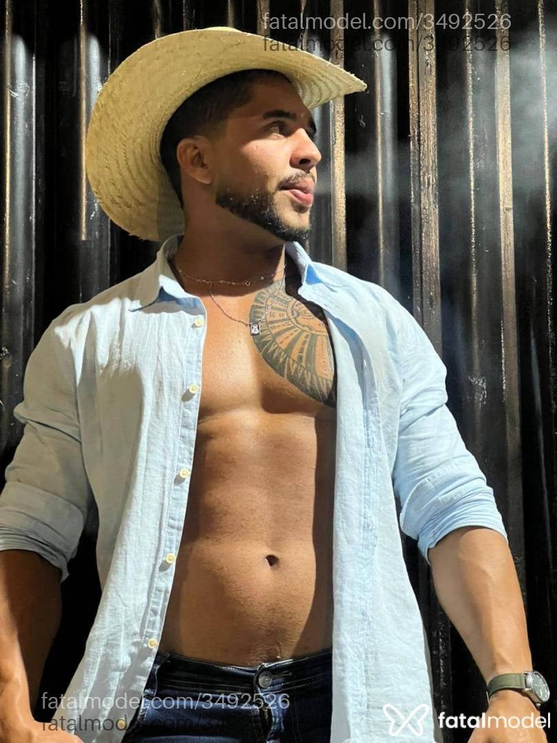 Acompanhante homem morena (o) de olhos castanhos - Felipe