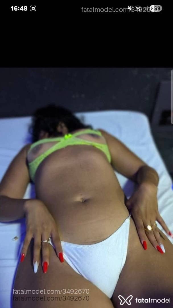Acompanhante mulher com cabelo castanho de olhos castanhos - Nikaele