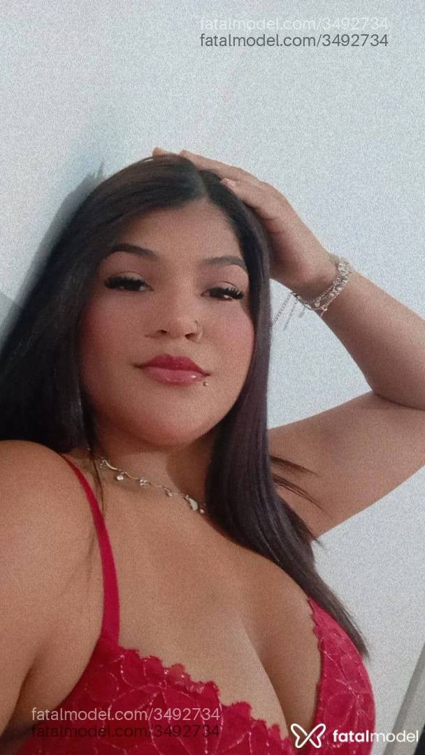 Acompanhante mulher morena (o) de olhos pretos - Stefani