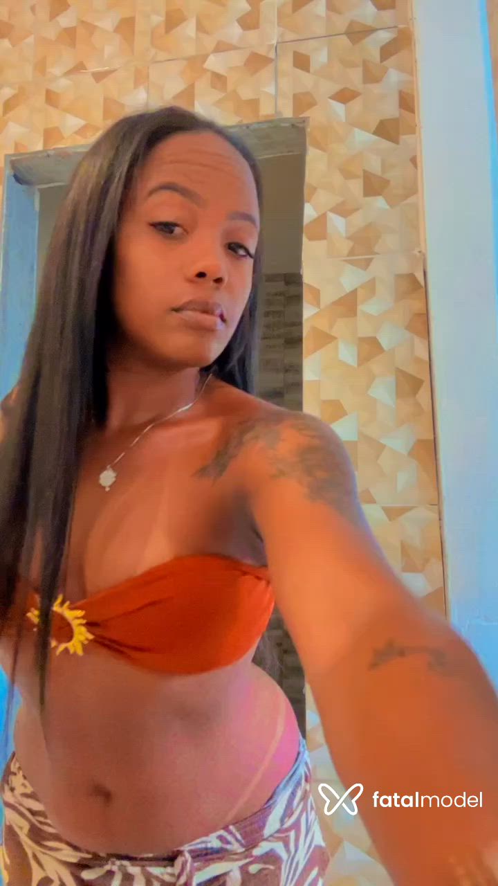 Acompanhante mulher morena (o) de olhos pretos - Laisa