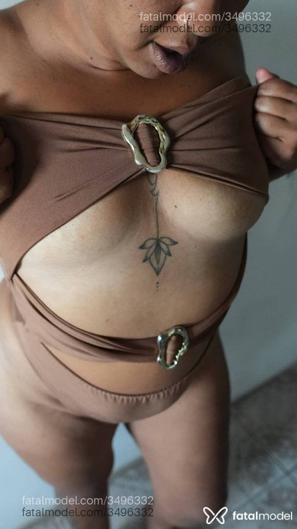 Acompanhante mulher morena (o) de olhos pretos - Susu
