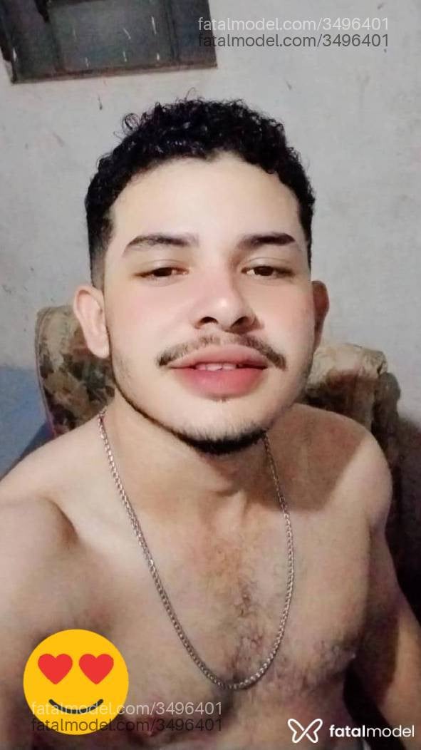 Acompanhante homem com cabelo grisalho de olhos castanhos - Roger Acompanhante homem com cabelo grisalho de olhos castanhos - Roger