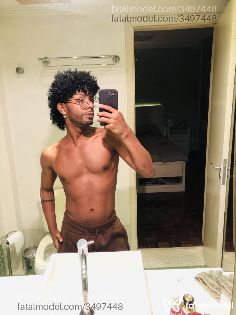 Acompanhante homem morena (o) de olhos pretos - Fernandes