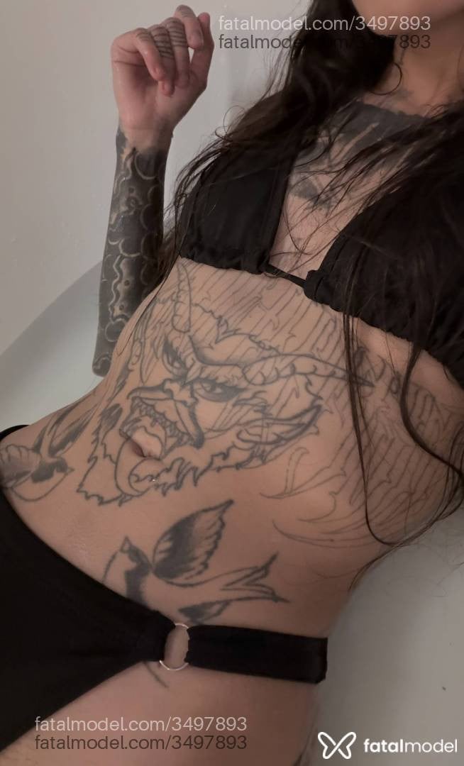 Acompanhante mulher com cabelo castanho de olhos castanhos - Succubusdigital