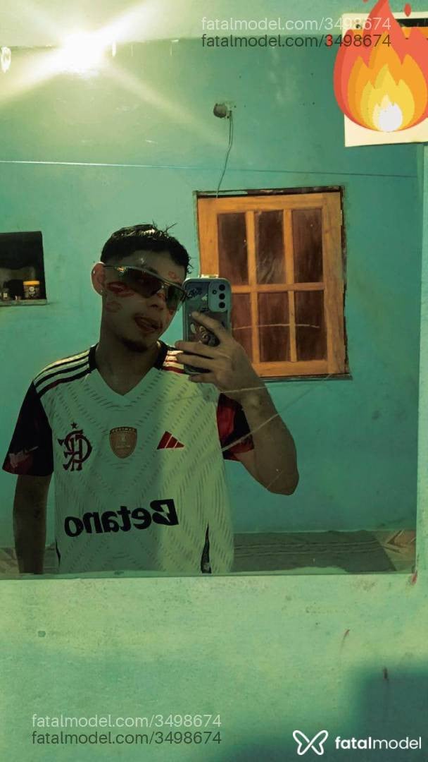 Acompanhante homem morena (o) de olhos pretos - Alecrim Dourado