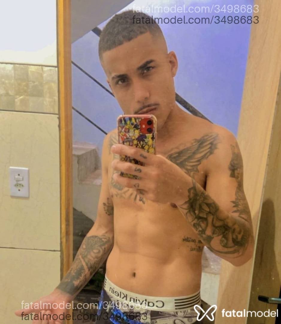 Acompanhante homem com cabelo castanho de olhos castanhos - Marcos