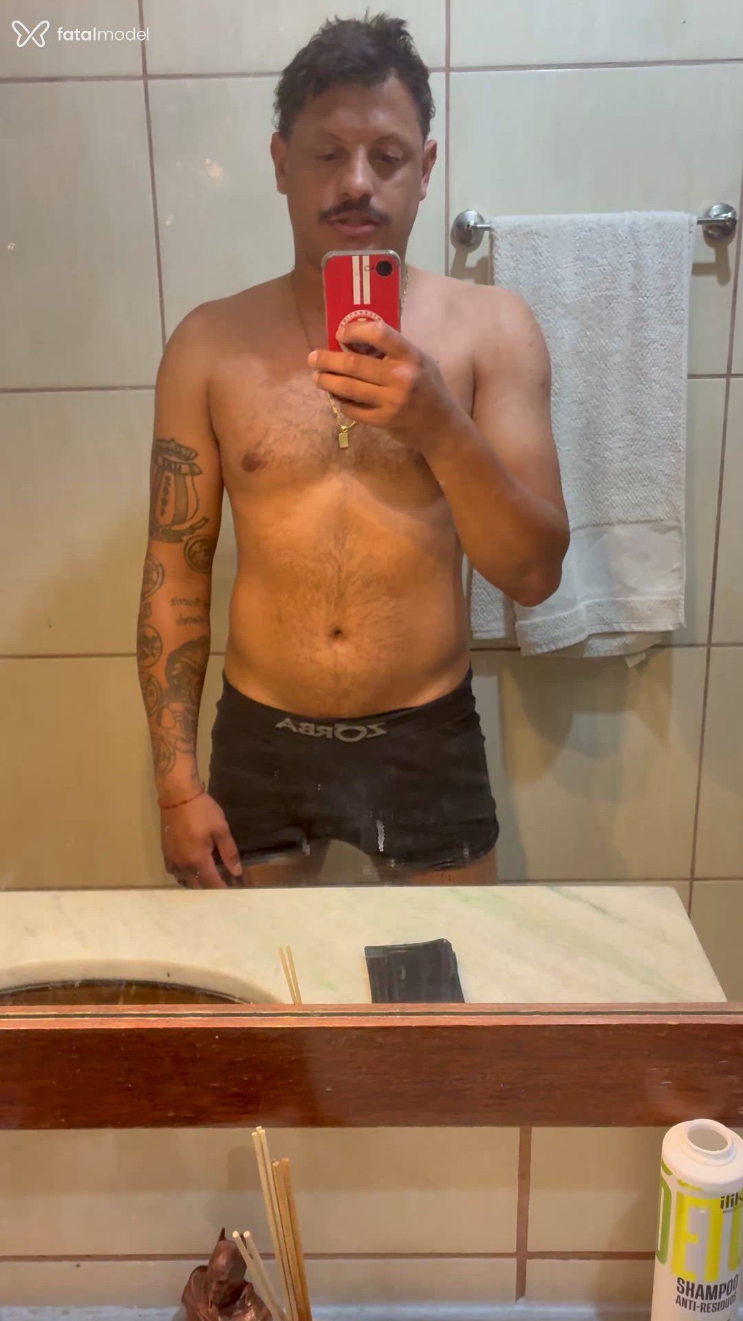 Acompanhante homem morena (o) de olhos castanhos - Luboy