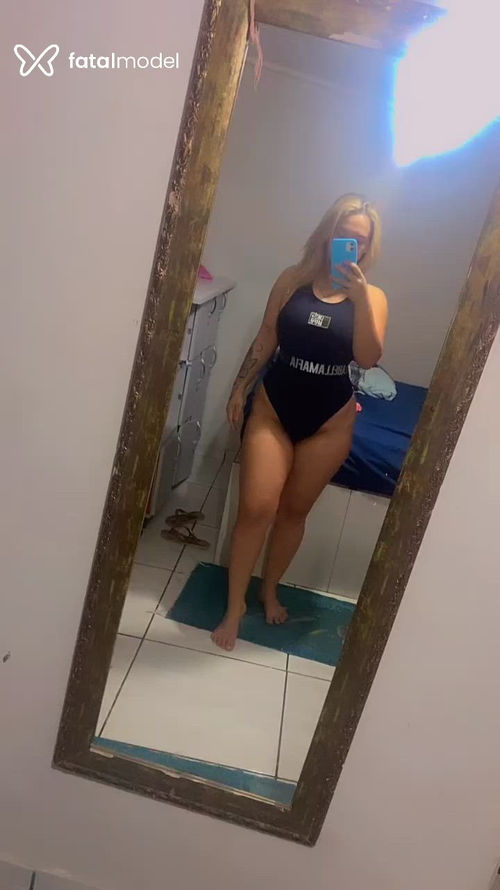 Acompanhante mulher loira (o) de olhos pretos - Lorenah