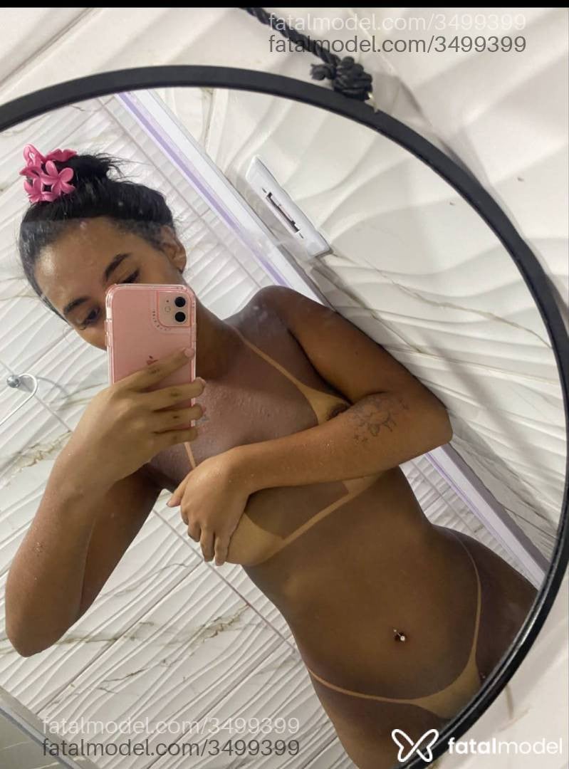 Acompanhante mulher morena (o) de olhos castanhos - Melissa