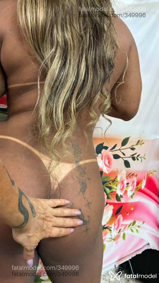 Acompanhante mulher trans com cabelo castanho de olhos castanhos - BIANCA