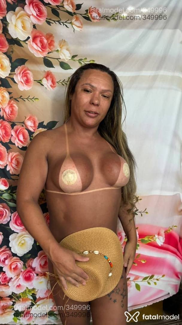 Acompanhante mulher trans com cabelo castanho de olhos castanhos - BIANCA