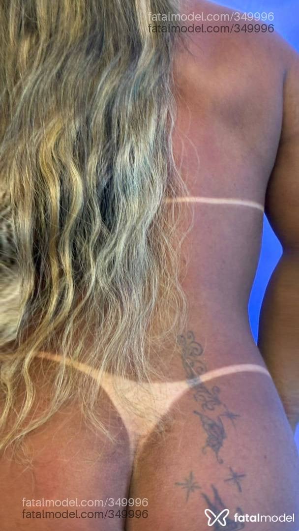 Acompanhante mulher trans com cabelo castanho de olhos castanhos - BIANCA